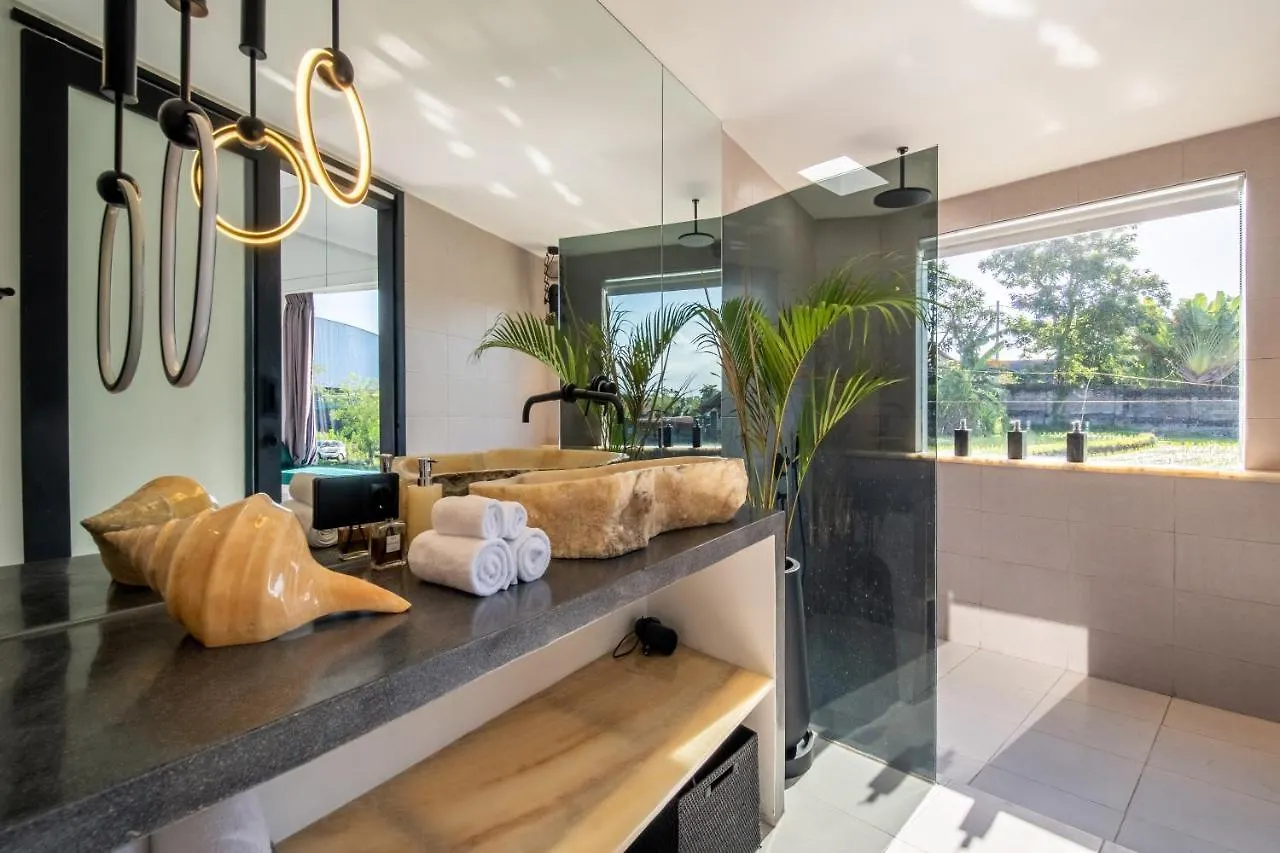 Rice Field View With Sauna Projector And Jacuzzi Unique Design Canggu